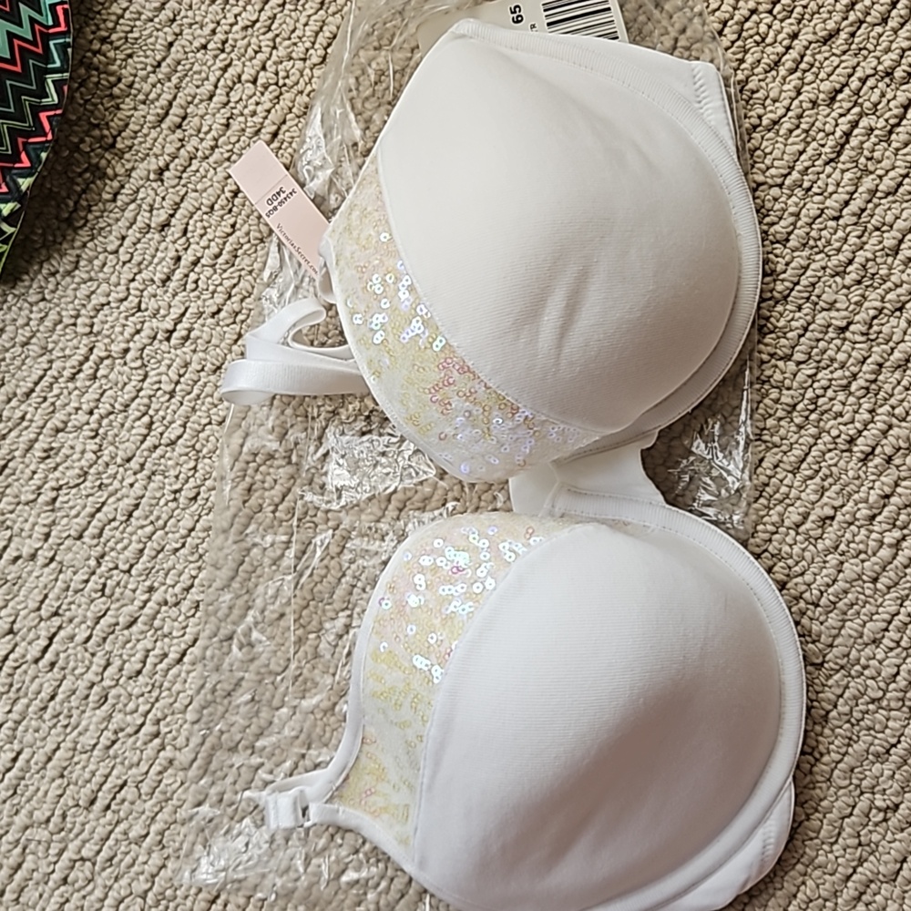 Victoria Secrets White Bra 34DD